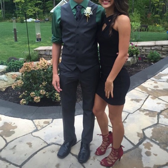 Black formal dress - Picture 2 of 7